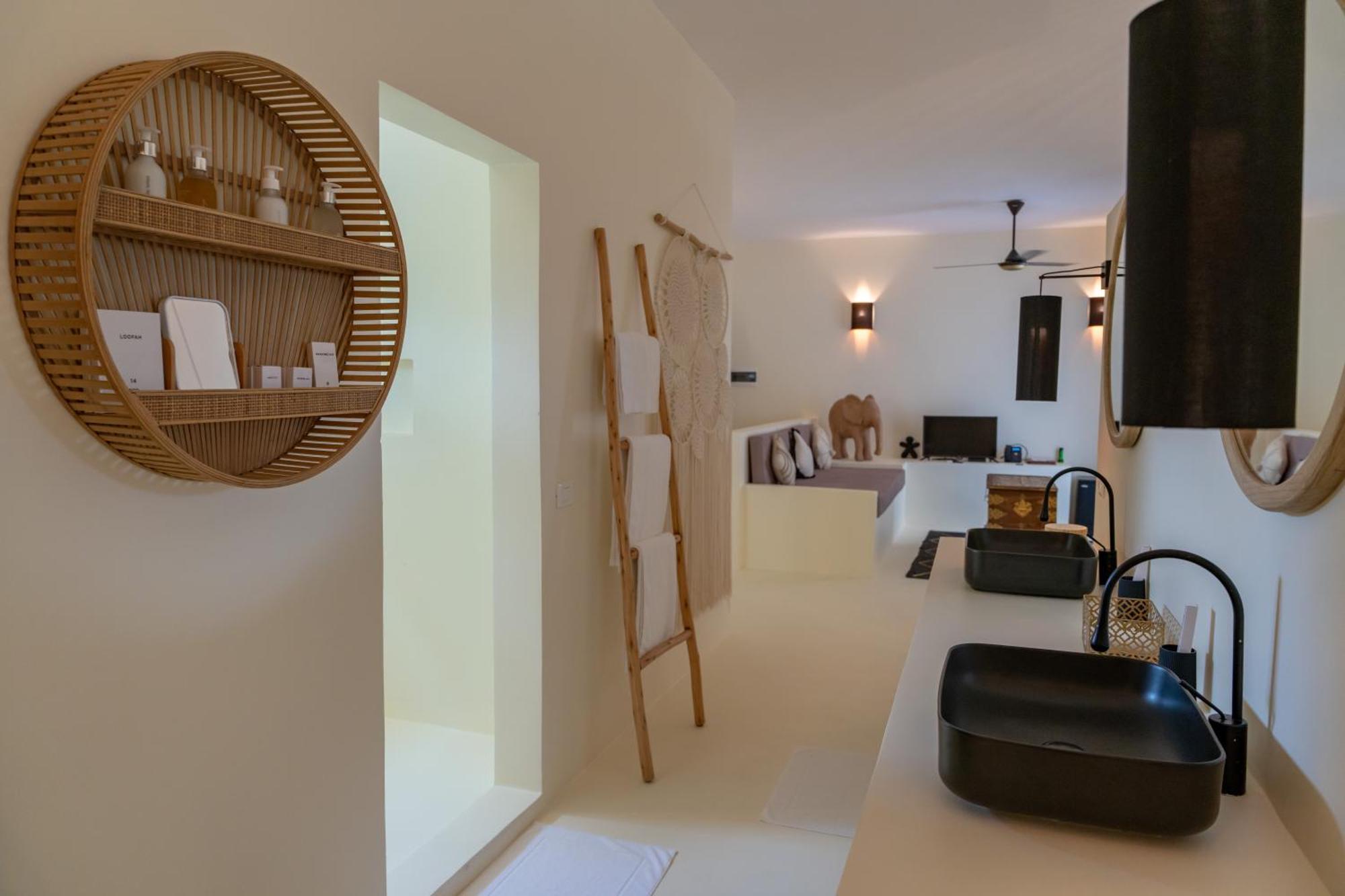 Alma Boutique Hotel Джамбиани Екстериор снимка