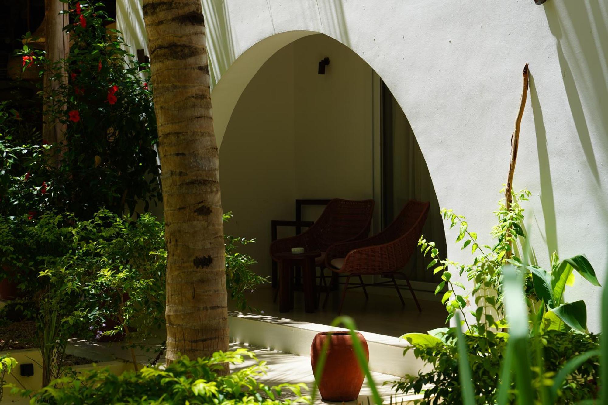 Alma Boutique Hotel Джамбиани Екстериор снимка